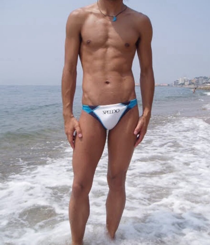 S__132161560_0-879x1024 Uni159